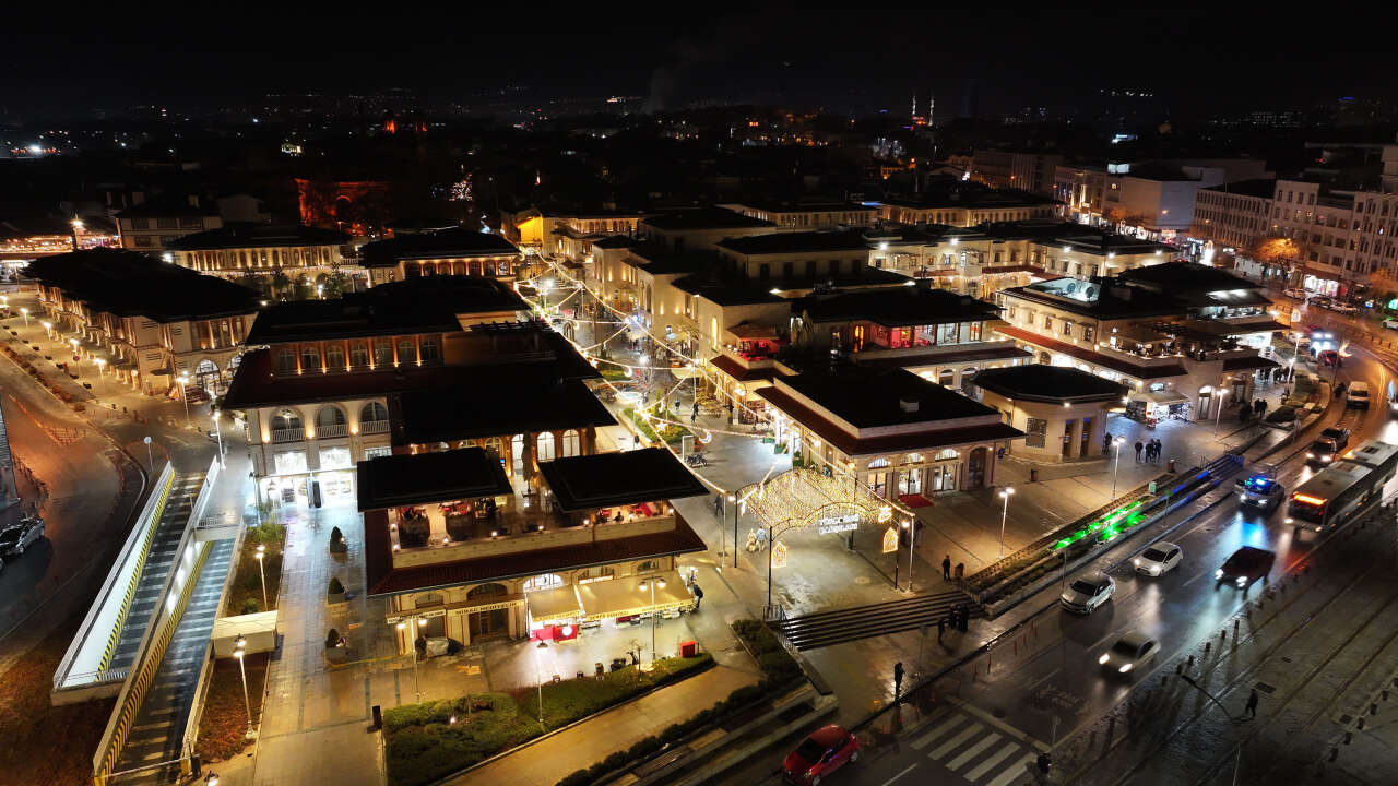 Şeb-i Arus için ışıklandırılan Konya sokaklarında görsel şölen oluştu 10